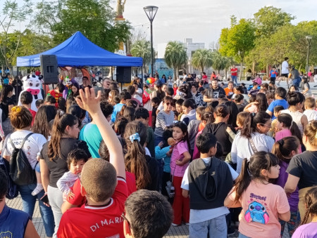 Gran cierre de vacaciones con la Muni en la Plaza Libertad